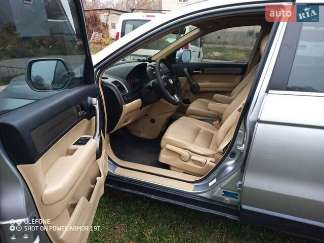 Серый Хонда СРВ, объемом двигателя 2.4 л и пробегом 219 тыс. км за 8500 $, фото 2 на Automoto.ua