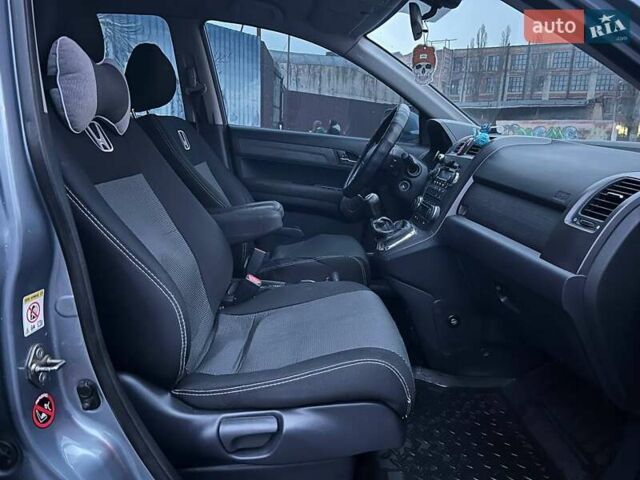 Серый Хонда СРВ, объемом двигателя 2 л и пробегом 196 тыс. км за 10990 $, фото 10 на Automoto.ua