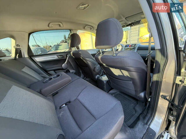 Серый Хонда СРВ, объемом двигателя 2.4 л и пробегом 214 тыс. км за 9500 $, фото 29 на Automoto.ua