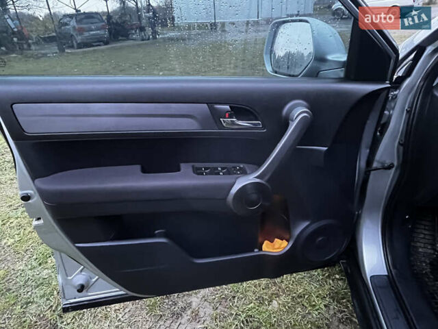 Сірий Хонда СРВ, об'ємом двигуна 2.35 л та пробігом 196 тис. км за 12600 $, фото 29 на Automoto.ua