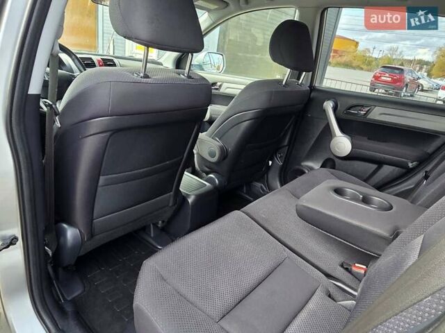 Серый Хонда СРВ, объемом двигателя 2.2 л и пробегом 241 тыс. км за 10500 $, фото 35 на Automoto.ua