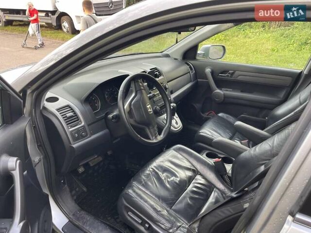 Серый Хонда СРВ, объемом двигателя 2.4 л и пробегом 200 тыс. км за 10000 $, фото 6 на Automoto.ua