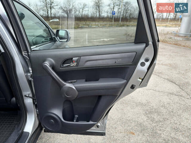 Серый Хонда СРВ, объемом двигателя 2.2 л и пробегом 214 тыс. км за 11500 $, фото 18 на Automoto.ua