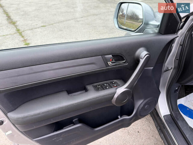 Серый Хонда СРВ, объемом двигателя 2.2 л и пробегом 214 тыс. км за 11500 $, фото 10 на Automoto.ua