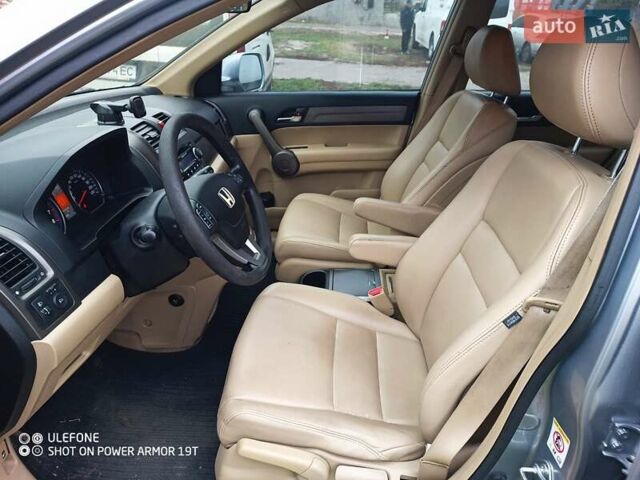 Серый Хонда СРВ, объемом двигателя 2.4 л и пробегом 219 тыс. км за 8500 $, фото 1 на Automoto.ua