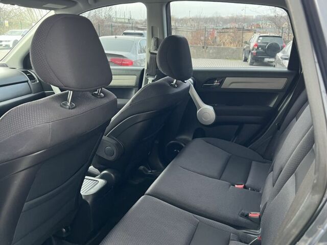 Серый Хонда СРВ, объемом двигателя 2 л и пробегом 181 тыс. км за 9800 $, фото 4 на Automoto.ua