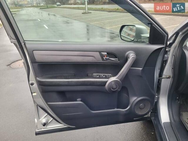 Серый Хонда СРВ, объемом двигателя 2.4 л и пробегом 335 тыс. км за 8300 $, фото 22 на Automoto.ua