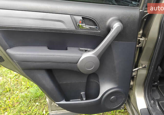 Серый Хонда СРВ, объемом двигателя 2.2 л и пробегом 134 тыс. км за 12500 $, фото 4 на Automoto.ua