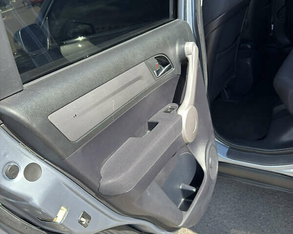 Серый Хонда СРВ, объемом двигателя 2.2 л и пробегом 220 тыс. км за 11300 $, фото 24 на Automoto.ua