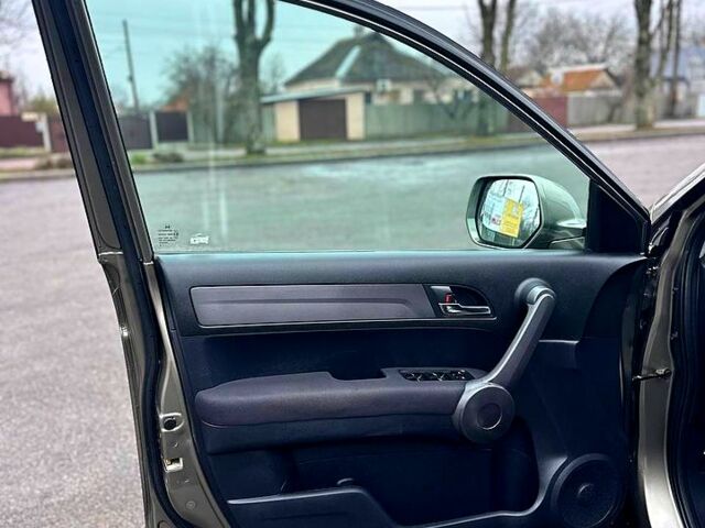 Серый Хонда СРВ, объемом двигателя 2 л и пробегом 157 тыс. км за 10000 $, фото 9 на Automoto.ua