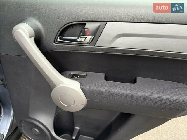 Сірий Хонда СРВ, об'ємом двигуна 2 л та пробігом 167 тис. км за 10999 $, фото 39 на Automoto.ua