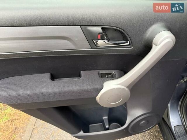 Сірий Хонда СРВ, об'ємом двигуна 2 л та пробігом 167 тис. км за 10450 $, фото 36 на Automoto.ua