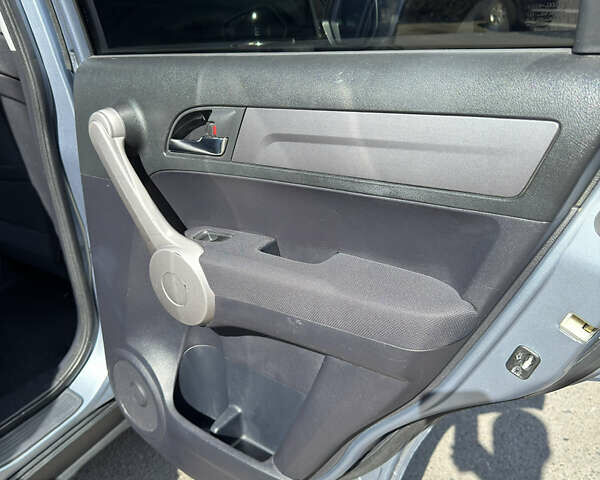 Серый Хонда СРВ, объемом двигателя 2.2 л и пробегом 220 тыс. км за 11300 $, фото 25 на Automoto.ua