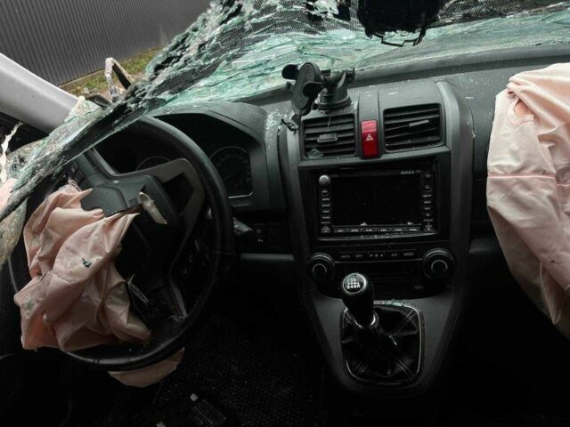 Серый Хонда СРВ, объемом двигателя 2.2 л и пробегом 213 тыс. км за 3100 $, фото 17 на Automoto.ua