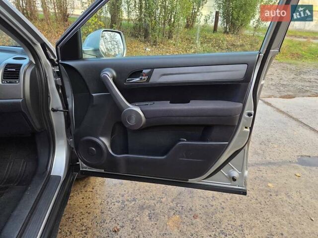 Хонда СРВ 2009 в Харькове на Automoto.ua Серый Хонда СРВ, объемом двигателя 2.2 л и пробегом 211 тыс. км за 11300 $, фото 40 на Automoto.ua