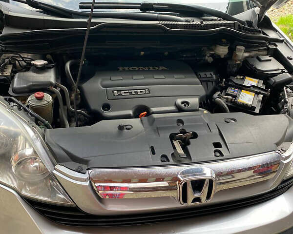 Серый Хонда СРВ, объемом двигателя 2.2 л и пробегом 224 тыс. км за 10999 $, фото 5 на Automoto.ua