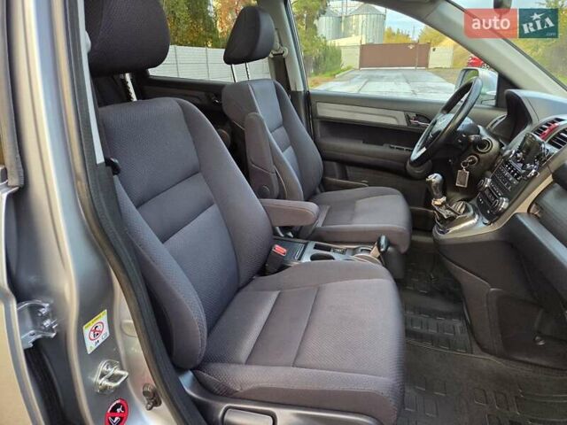 Хонда СРВ 2009 в Харькове на Automoto.ua Серый Хонда СРВ, объемом двигателя 2.2 л и пробегом 211 тыс. км за 11300 $, фото 37 на Automoto.ua