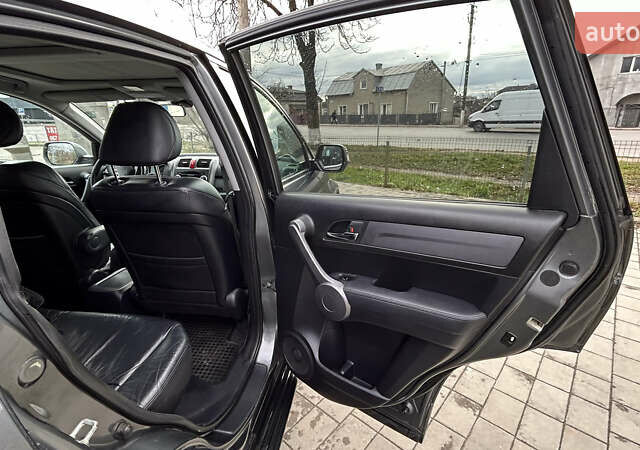 Серый Хонда СРВ, объемом двигателя 2.4 л и пробегом 225 тыс. км за 10900 $, фото 24 на Automoto.ua