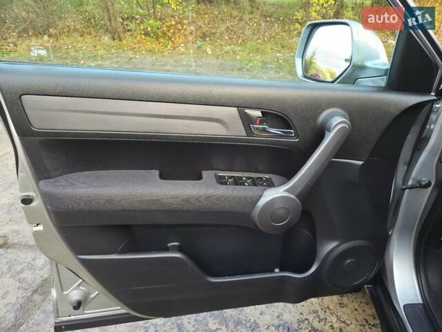 Хонда СРВ 2009 в Харькове на Automoto.ua Серый Хонда СРВ, объемом двигателя 2.2 л и пробегом 211 тыс. км за 11300 $, фото 20 на Automoto.ua