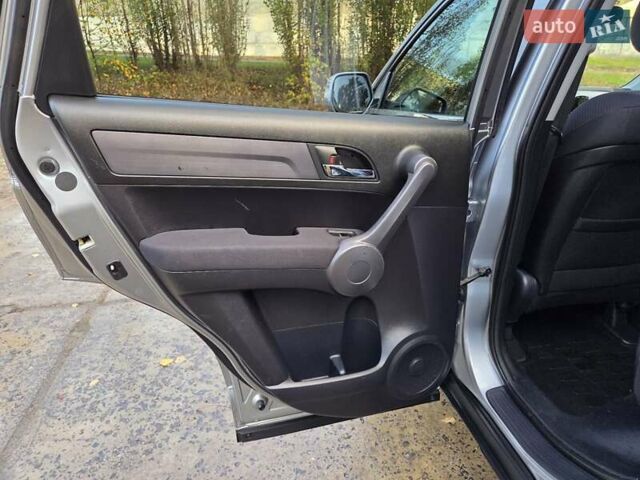 Хонда СРВ 2009 в Харькове на Automoto.ua Серый Хонда СРВ, объемом двигателя 2.2 л и пробегом 211 тыс. км за 11300 $, фото 19 на Automoto.ua