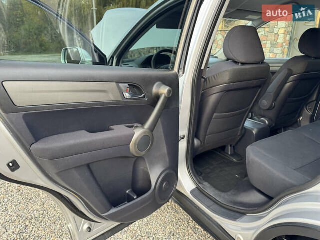 Серый Хонда СРВ, объемом двигателя 2.2 л и пробегом 246 тыс. км за 11850 $, фото 56 на Automoto.ua