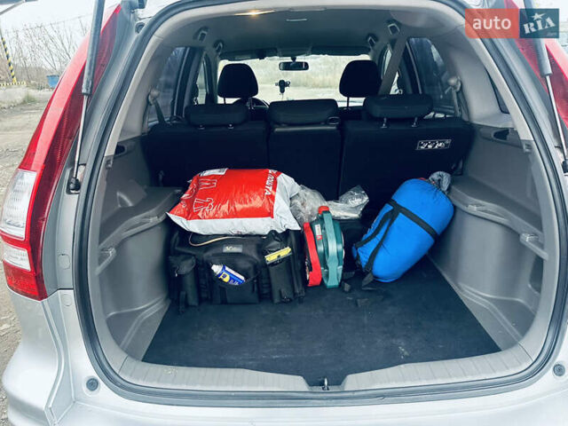 Серый Хонда СРВ, объемом двигателя 2.35 л и пробегом 179 тыс. км за 10900 $, фото 2 на Automoto.ua