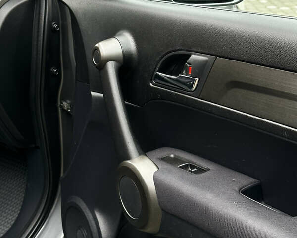 Серый Хонда СРВ, объемом двигателя 2.2 л и пробегом 243 тыс. км за 12100 $, фото 15 на Automoto.ua