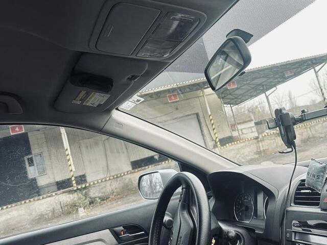 Сірий Хонда СРВ, об'ємом двигуна 2.4 л та пробігом 178 тис. км за 10800 $, фото 4 на Automoto.ua