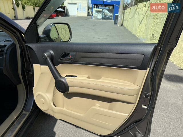 Серый Хонда СРВ, объемом двигателя 2.4 л и пробегом 160 тыс. км за 11000 $, фото 14 на Automoto.ua