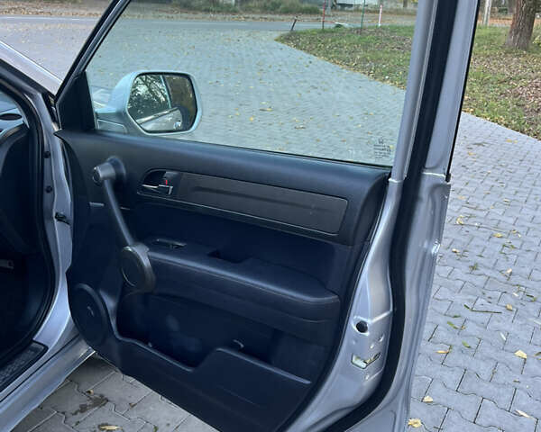 Хонда СРВ 2011 в Черновцах на Automoto.ua Серый Хонда СРВ, объемом двигателя 2.2 л и пробегом 218 тыс. км за 13990 $, фото 23 на Automoto.ua