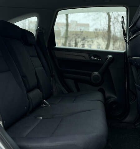 Серый Хонда СРВ, объемом двигателя 2 л и пробегом 175 тыс. км за 12299 $, фото 14 на Automoto.ua