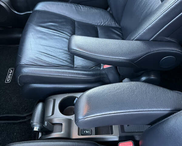 Хонда СРВ 2011 в Черновцах на Automoto.ua Серый Хонда СРВ, объемом двигателя 2.2 л и пробегом 218 тыс. км за 13990 $, фото 15 на Automoto.ua