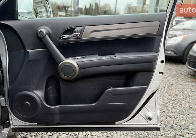 Серый Хонда СРВ, объемом двигателя 2.2 л и пробегом 204 тыс. км за 14000 $, фото 28 на Automoto.ua