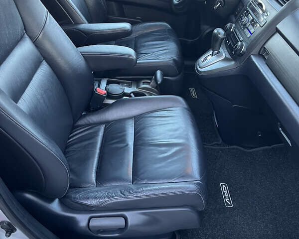 Хонда СРВ 2011 в Черновцах на Automoto.ua Серый Хонда СРВ, объемом двигателя 2.2 л и пробегом 218 тыс. км за 13990 $, фото 24 на Automoto.ua