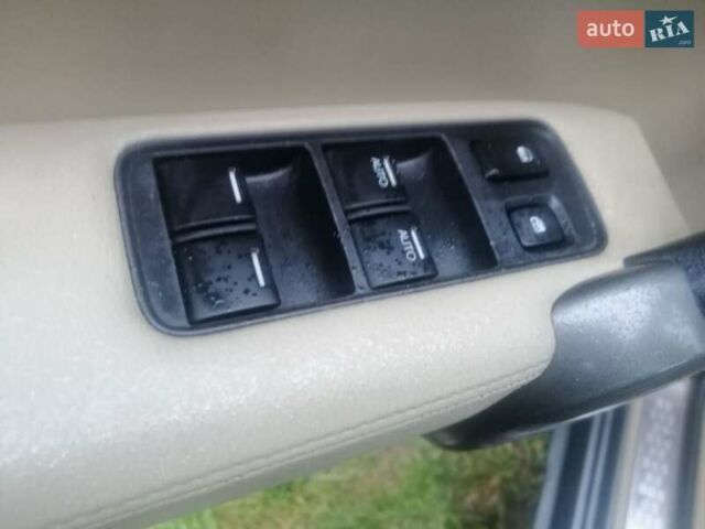 Серый Хонда СРВ, объемом двигателя 2.2 л и пробегом 228 тыс. км за 12700 $, фото 5 на Automoto.ua