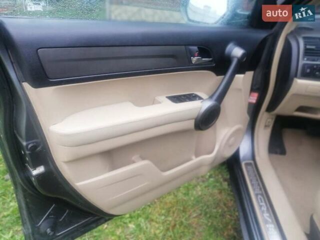 Серый Хонда СРВ, объемом двигателя 2.2 л и пробегом 228 тыс. км за 12700 $, фото 4 на Automoto.ua