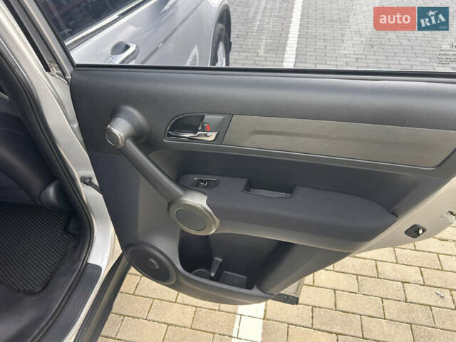 Серый Хонда СРВ, объемом двигателя 2.2 л и пробегом 195 тыс. км за 15100 $, фото 10 на Automoto.ua