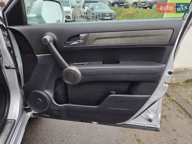 Сірий Хонда СРВ, об'ємом двигуна 2.2 л та пробігом 240 тис. км за 13700 $, фото 46 на Automoto.ua