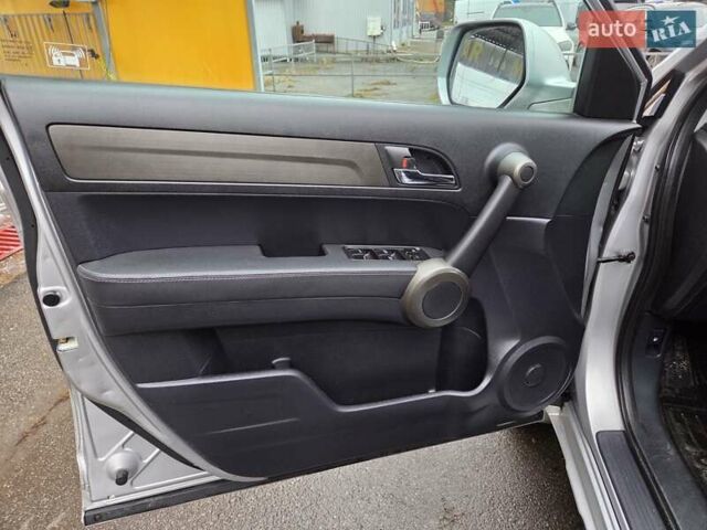 Сірий Хонда СРВ, об'ємом двигуна 2.2 л та пробігом 240 тис. км за 13700 $, фото 23 на Automoto.ua