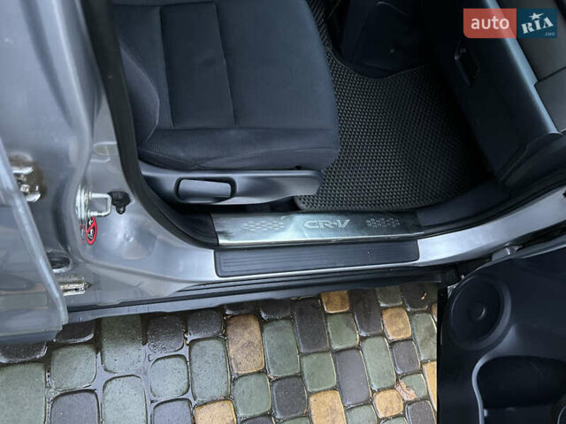 Серый Хонда СРВ, объемом двигателя 2 л и пробегом 300 тыс. км за 14500 $, фото 9 на Automoto.ua