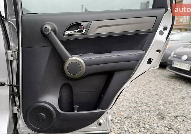 Серый Хонда СРВ, объемом двигателя 2.2 л и пробегом 204 тыс. км за 14000 $, фото 26 на Automoto.ua