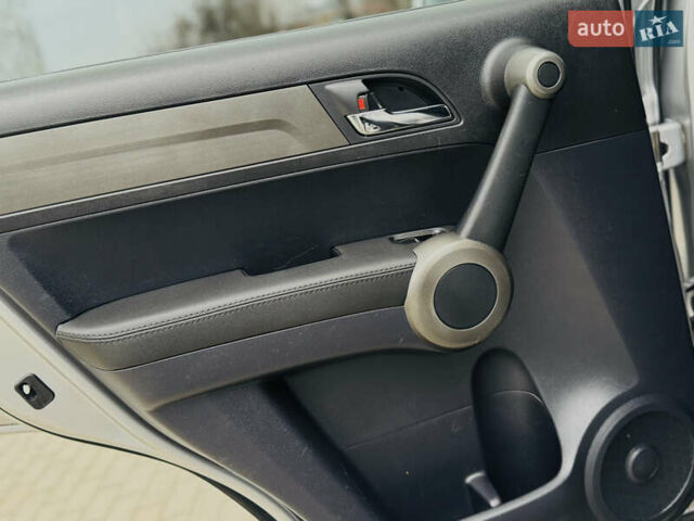 Серый Хонда СРВ, объемом двигателя 2.2 л и пробегом 165 тыс. км за 14950 $, фото 90 на Automoto.ua