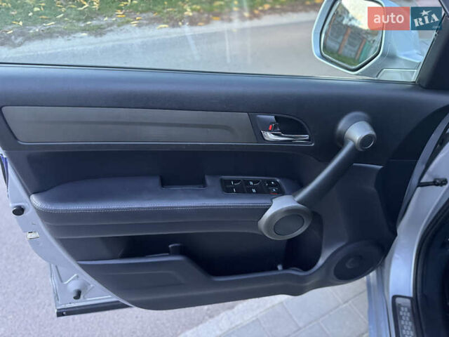 Серый Хонда СРВ, объемом двигателя 2.2 л и пробегом 260 тыс. км за 15200 $, фото 15 на Automoto.ua