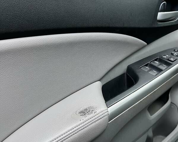 Серый Хонда СРВ, объемом двигателя 2.35 л и пробегом 253 тыс. км за 14000 $, фото 13 на Automoto.ua