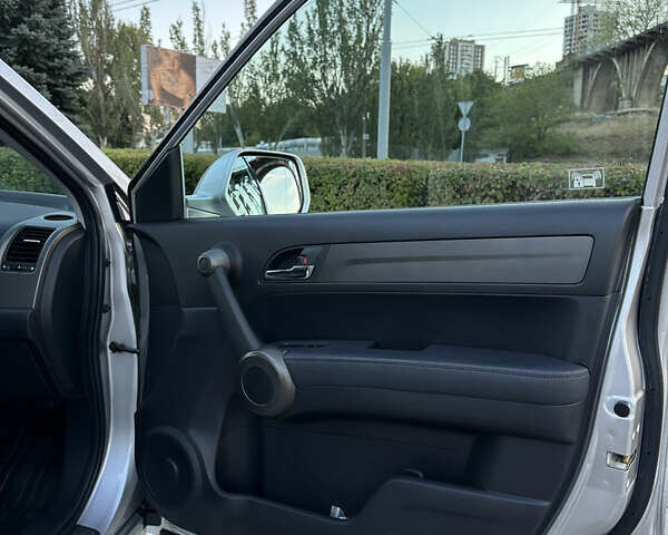 Хонда СРВ 2012 в Днепре (Днепропетровске) на Automoto.ua Серый Хонда СРВ, объемом двигателя 2.35 л и пробегом 130 тыс. км за 15100 $, фото 6 на Automoto.ua