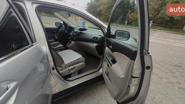 Хонда СРВ 2012 у Тернополі на Automoto.ua Сірий Хонда СРВ, об'ємом двигуна 2.36 л та пробігом 242 тис. км за 12899 $, фото 11 на Automoto.ua