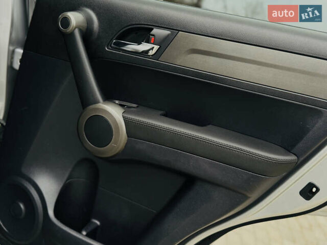 Серый Хонда СРВ, объемом двигателя 2.2 л и пробегом 165 тыс. км за 14950 $, фото 82 на Automoto.ua