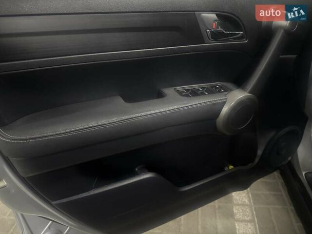 Серый Хонда СРВ, объемом двигателя 2.35 л и пробегом 114 тыс. км за 15800 $, фото 3 на Automoto.ua