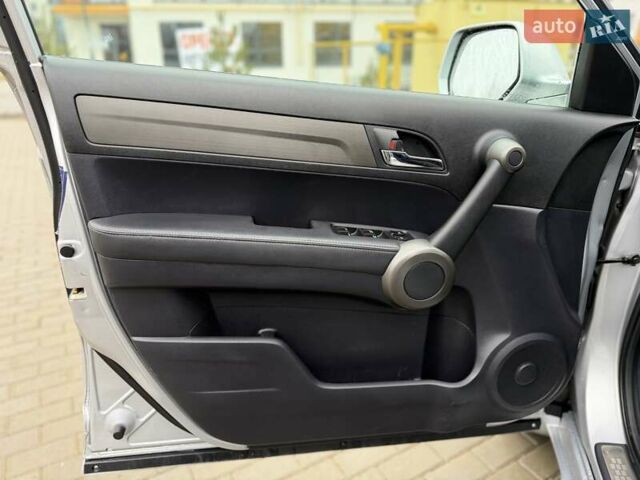 Серый Хонда СРВ, объемом двигателя 2.2 л и пробегом 260 тыс. км за 14200 $, фото 8 на Automoto.ua