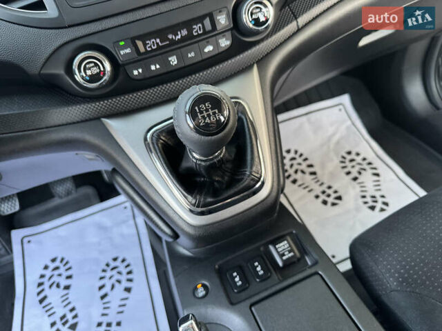 Серый Хонда СРВ, объемом двигателя 2.2 л и пробегом 228 тыс. км за 15899 $, фото 85 на Automoto.ua